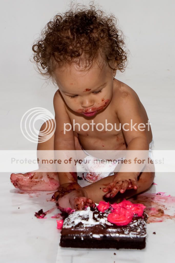 IMAGE: http://i597.photobucket.com/albums/tt56/Carley_H_photos/2009/10%2009%202009/IMG_0221.jpg