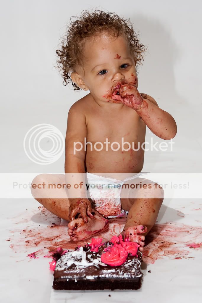 IMAGE: http://i597.photobucket.com/albums/tt56/Carley_H_photos/2009/10%2009%202009/IMG_0235.jpg